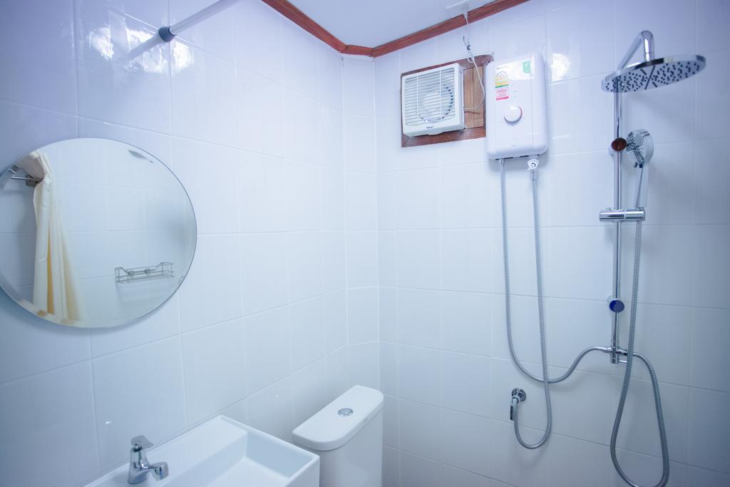 Romyen House Hotel บ้านหนองน้ำขุ่น ภายนอก รูปภาพ